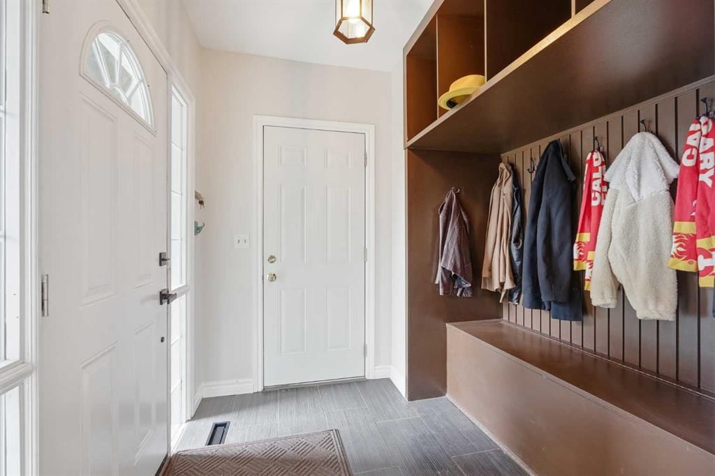 2608 Deer side Drive SE, Calgary — photo 2 of 50