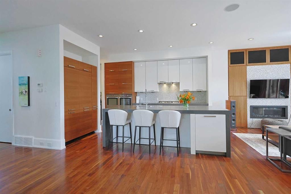 1707 Broadview Road NW, Calgary — photo 2 of 50