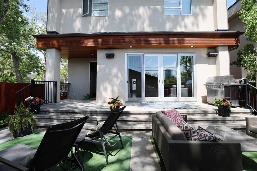 1707 Broadview Road NW, Calgary — photo 4 of 50