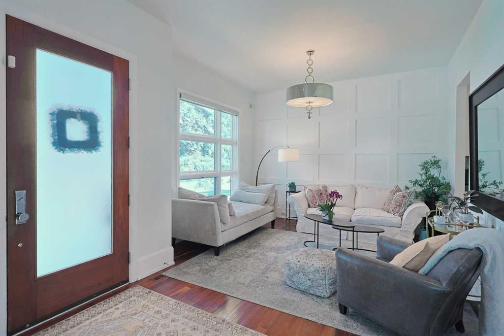 1707 Broadview Road NW, Calgary — photo 5 of 50