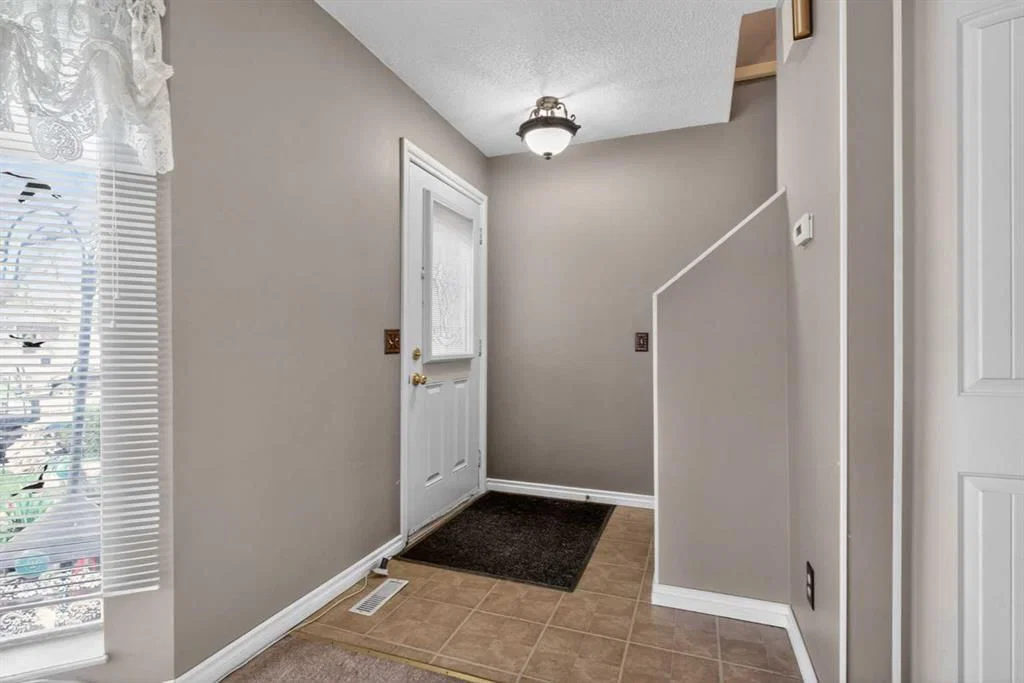 147 Martindale Drive NE, Calgary — photo 3 of 37