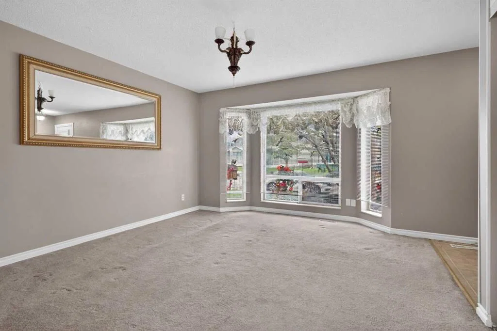 147 Martindale Drive NE, Calgary — photo 5 of 37