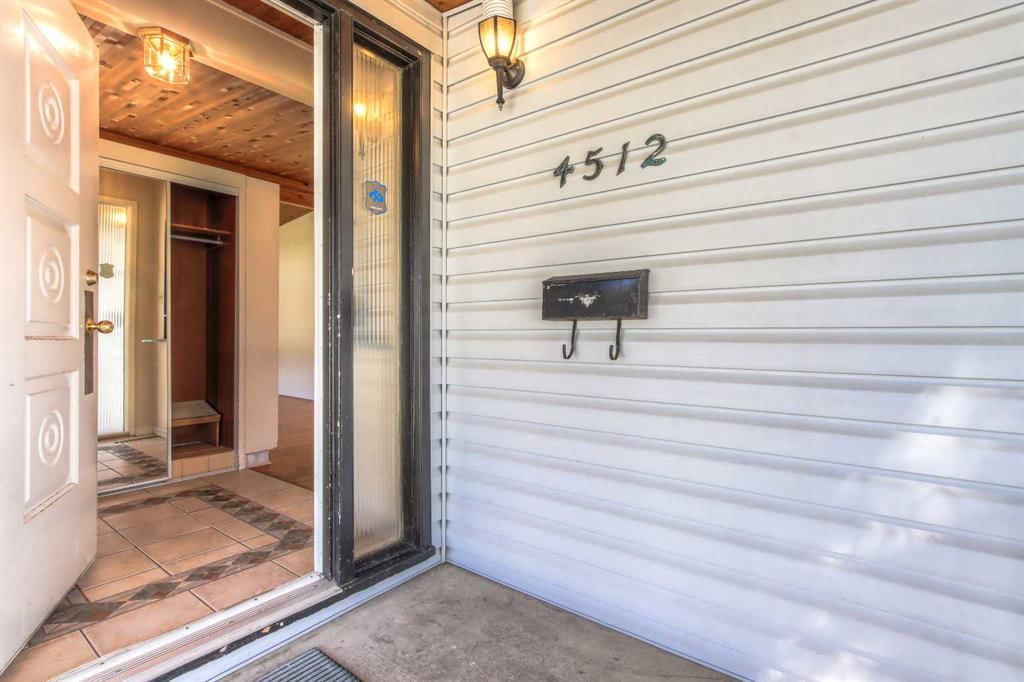 4512 Varsity Drive NW, Calgary — photo 5 of 50