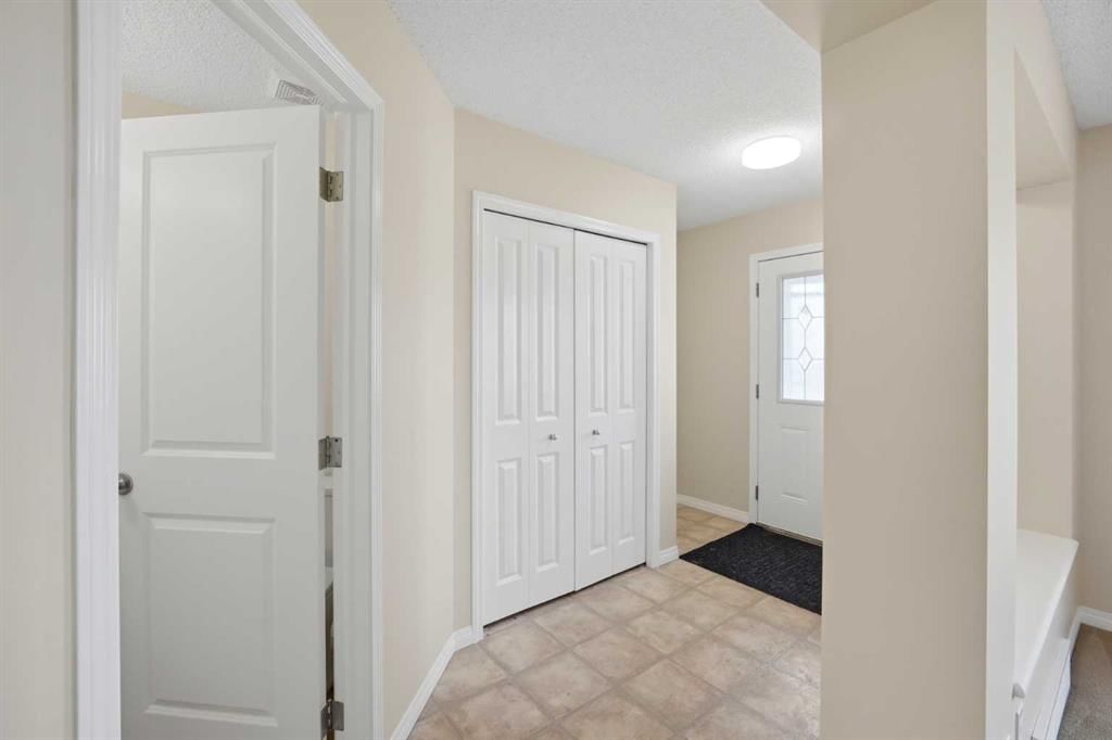 35 Saddlebrook Link NE, Calgary — photo 4 of 49