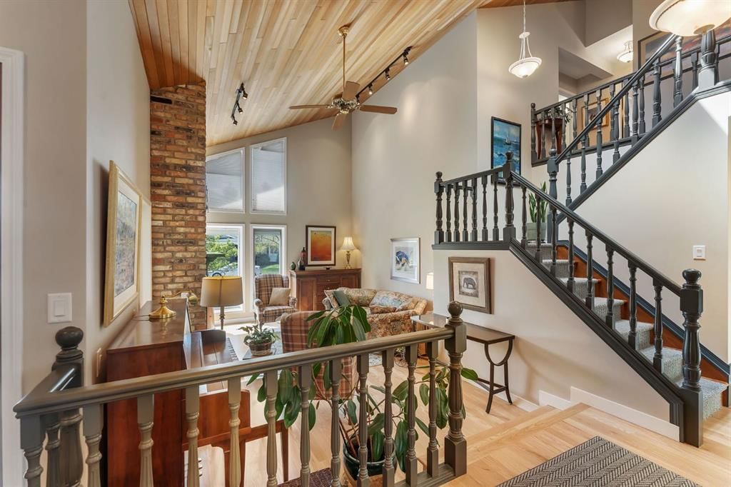 28 Woodacres Way SW, Calgary — photo 3 of 49