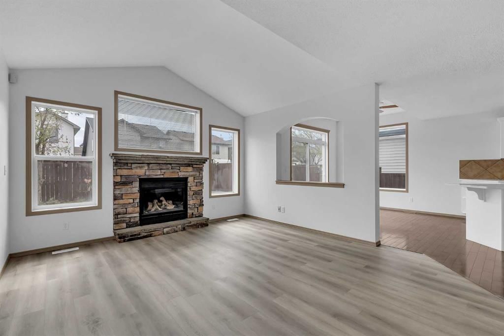 35 New Brighton Manor SE, Calgary — photo 3 of 35