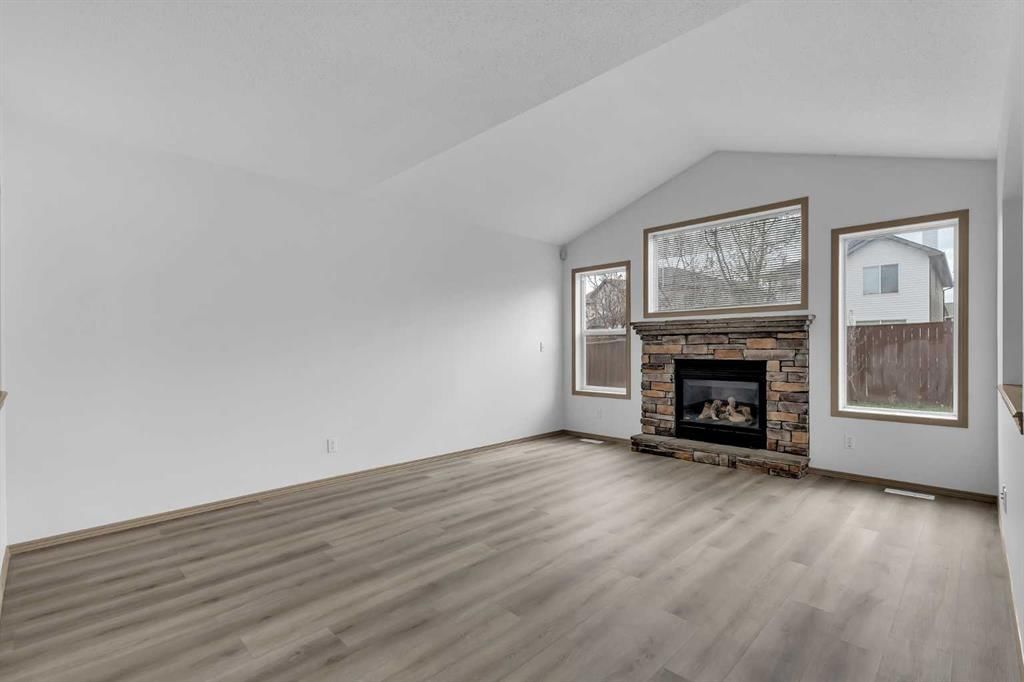35 New Brighton Manor SE, Calgary — photo 4 of 35