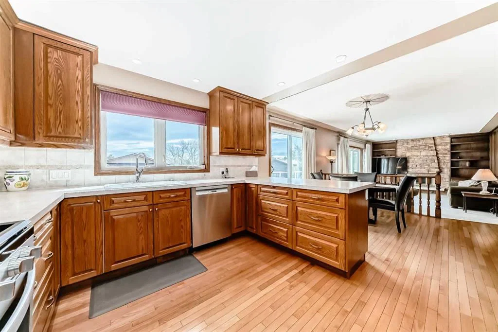 71 Edenwold Place NW, Calgary — photo 3 of 50