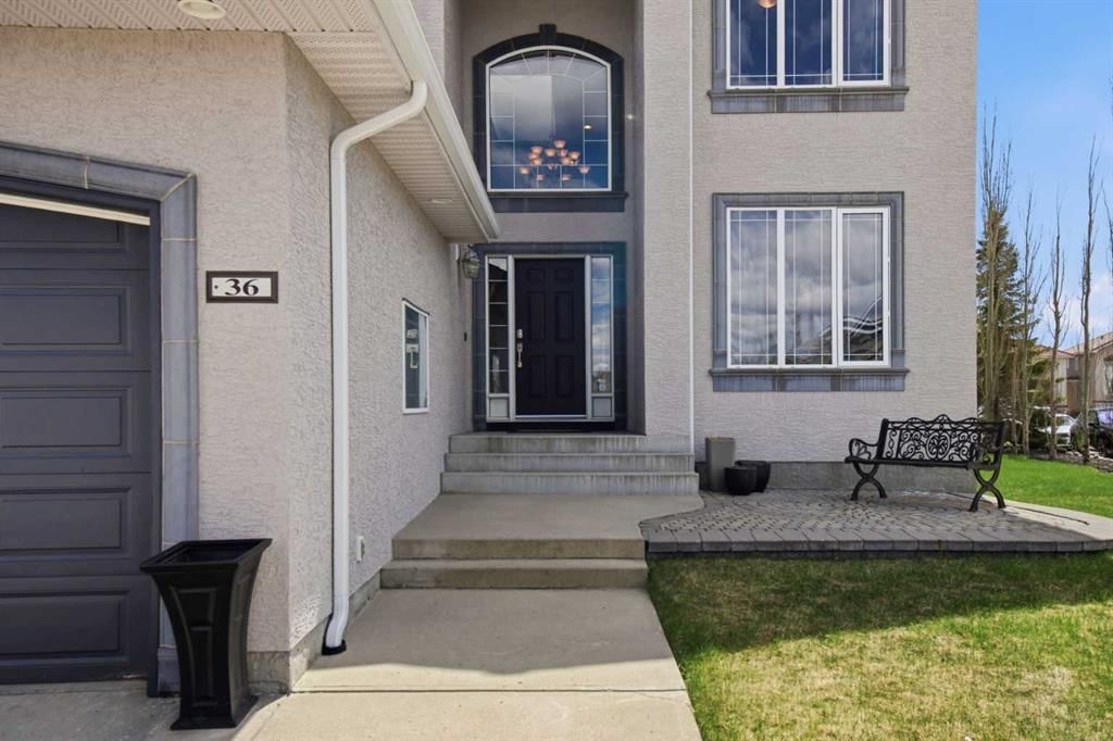36 Hampstead Hill NW, Calgary — photo 5 of 49