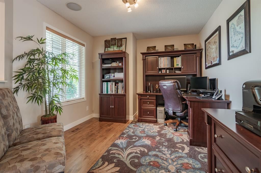 6 Cranwell Link SE, Calgary — photo 3 of 33