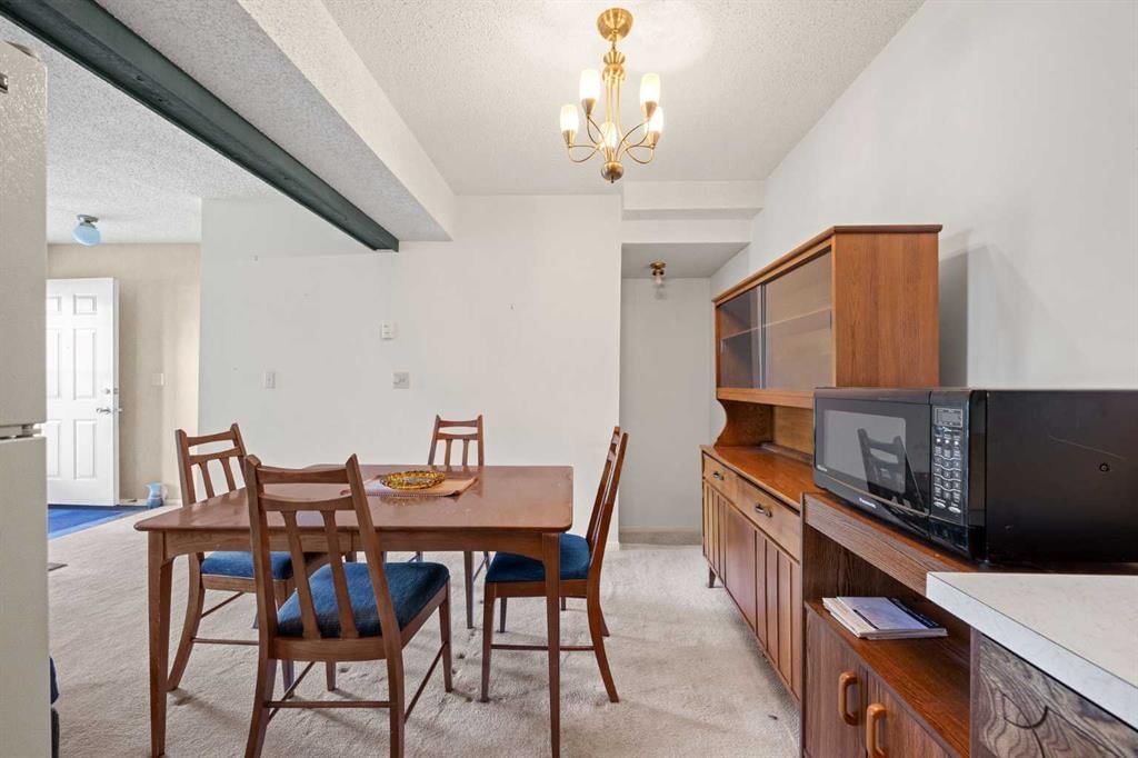 8, 4940 39 Avenue SW, Calgary — photo 5 of 23