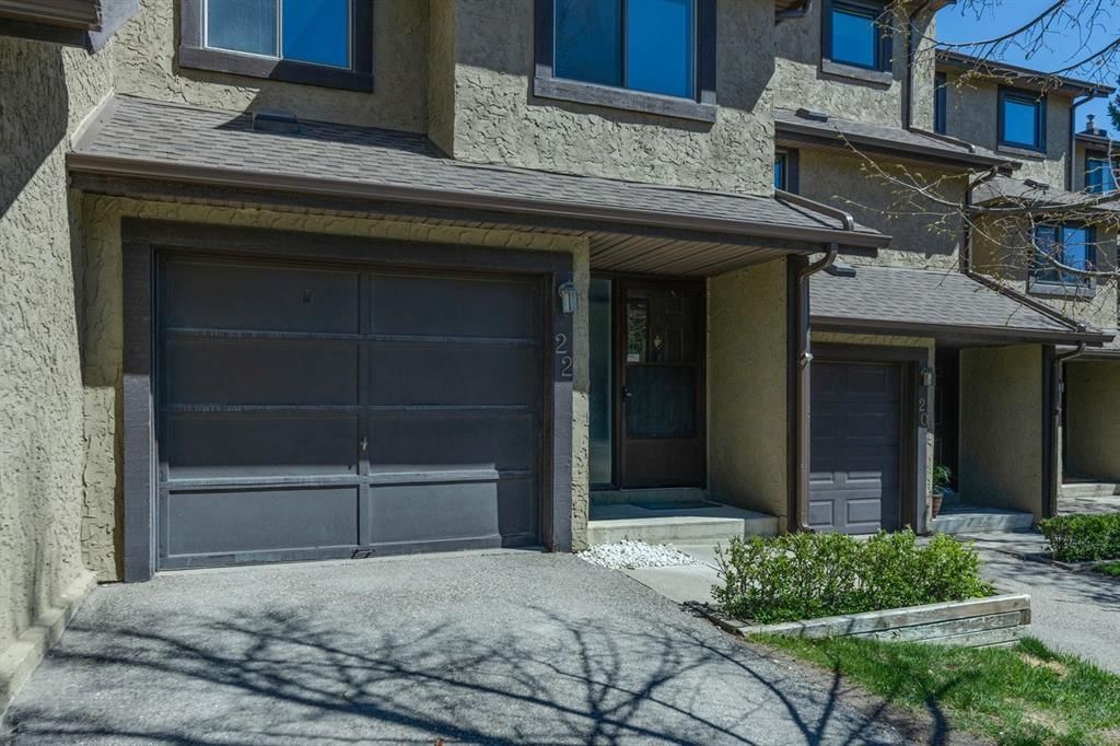 22 Glamis Gardens SW, Calgary — photo 2 of 32