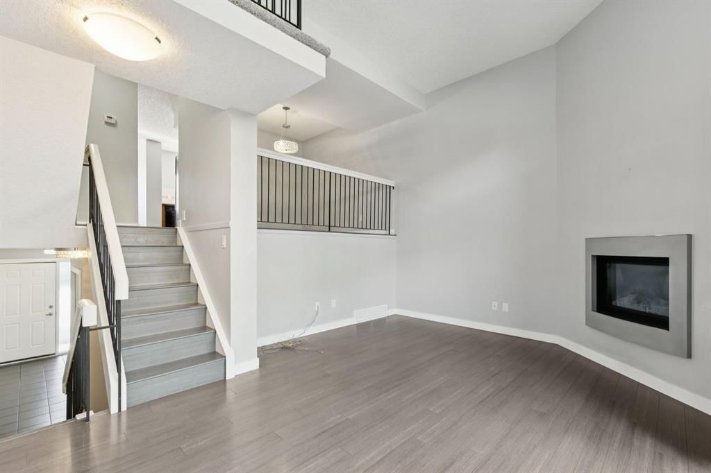 22 Glamis Gardens SW, Calgary — photo 4 of 32