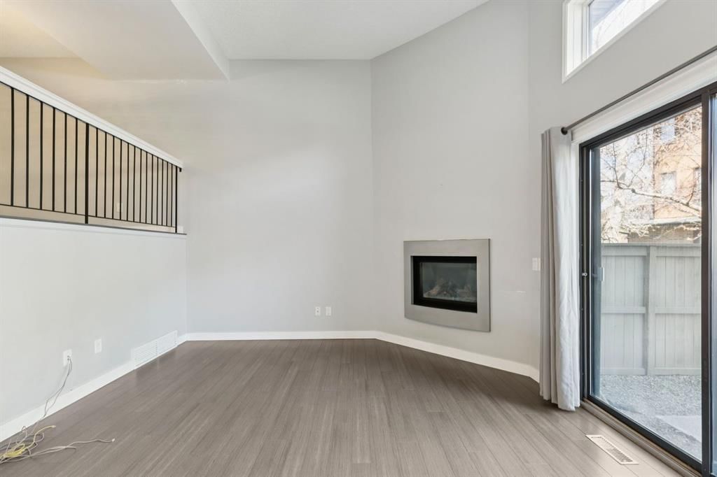 22 Glamis Gardens SW, Calgary — photo 5 of 32