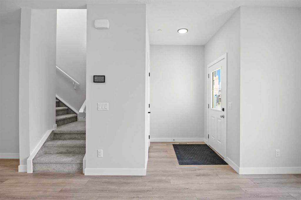 21 Hotchkiss Gardens SE, Calgary — photo 3 of 39