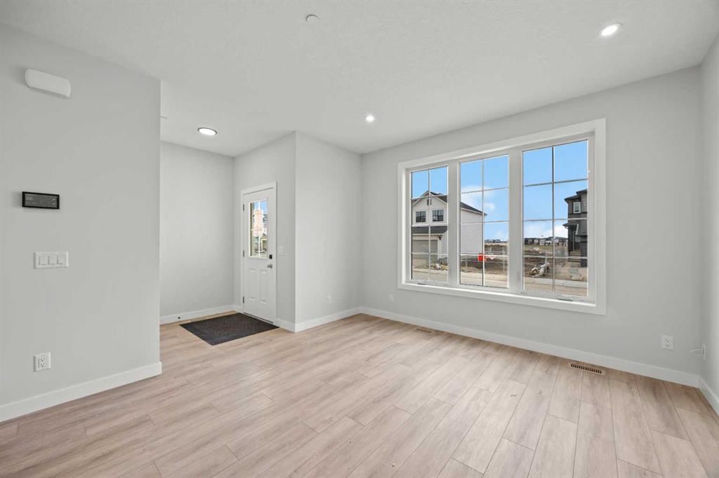 21 Hotchkiss Gardens SE, Calgary — photo 4 of 39