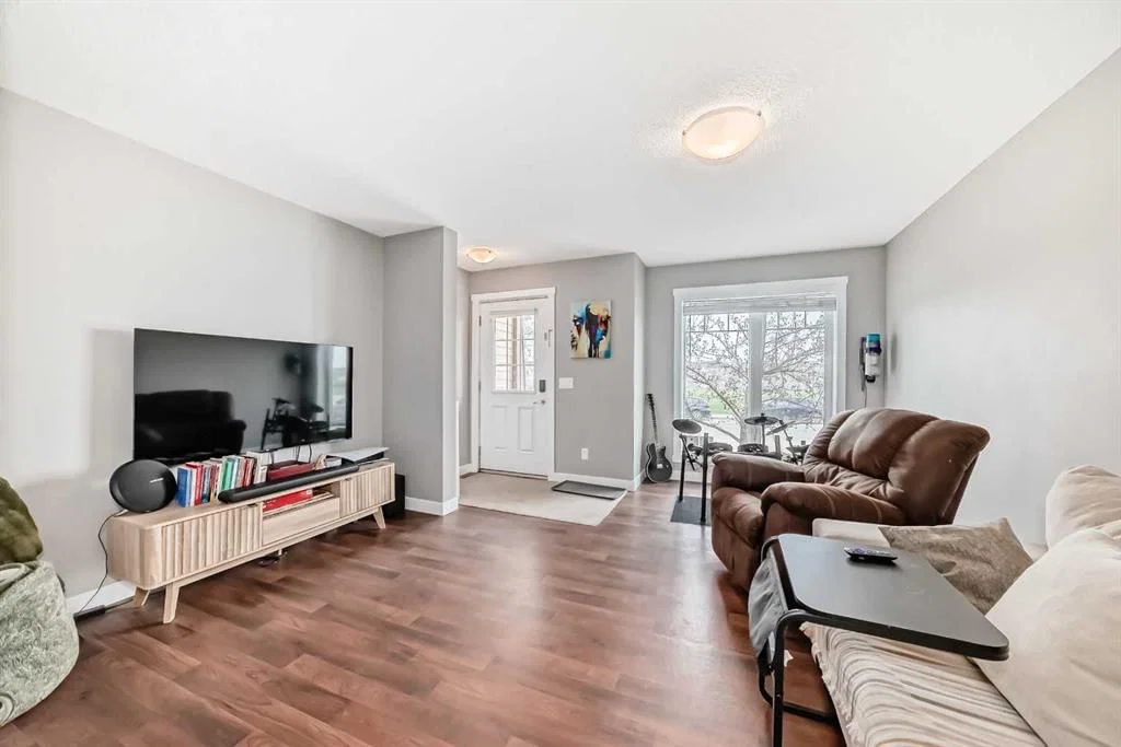 49 Aspen Hills Drive SW, Calgary — photo 3 of 22