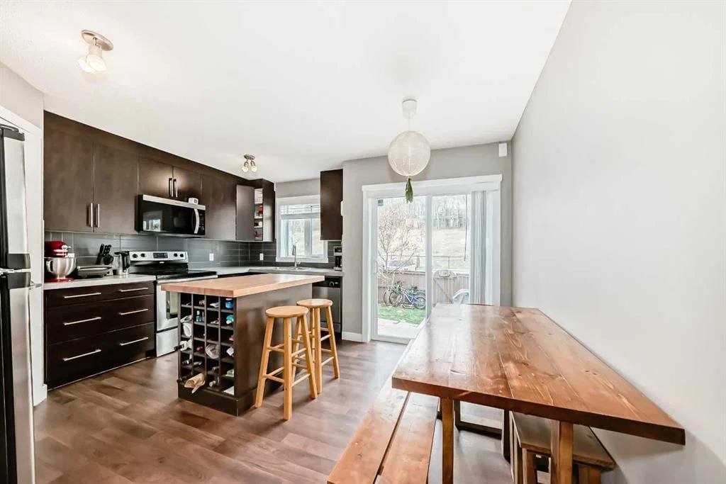 49 Aspen Hills Drive SW, Calgary — photo 5 of 22