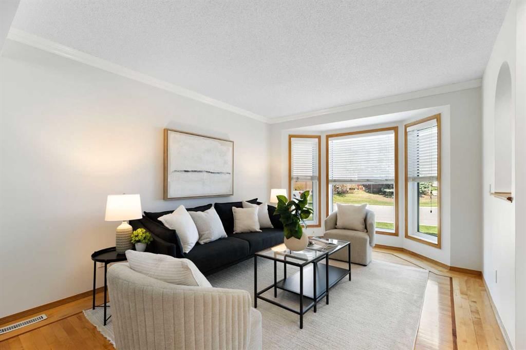 136 Schubert Hill NW, Calgary — photo 4 of 47