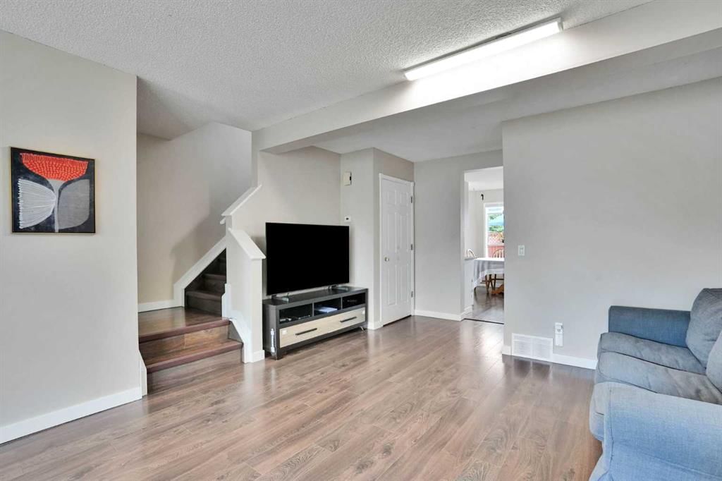 67 Somervale Drive SW, Calgary — photo 5 of 33