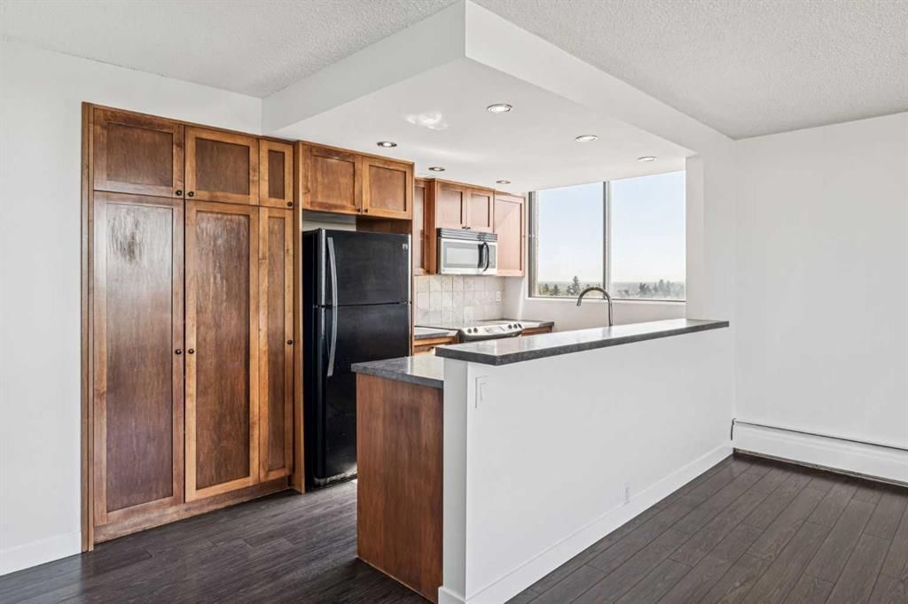 701, 2909 17 Avenue SW, Calgary — photo 3 of 25