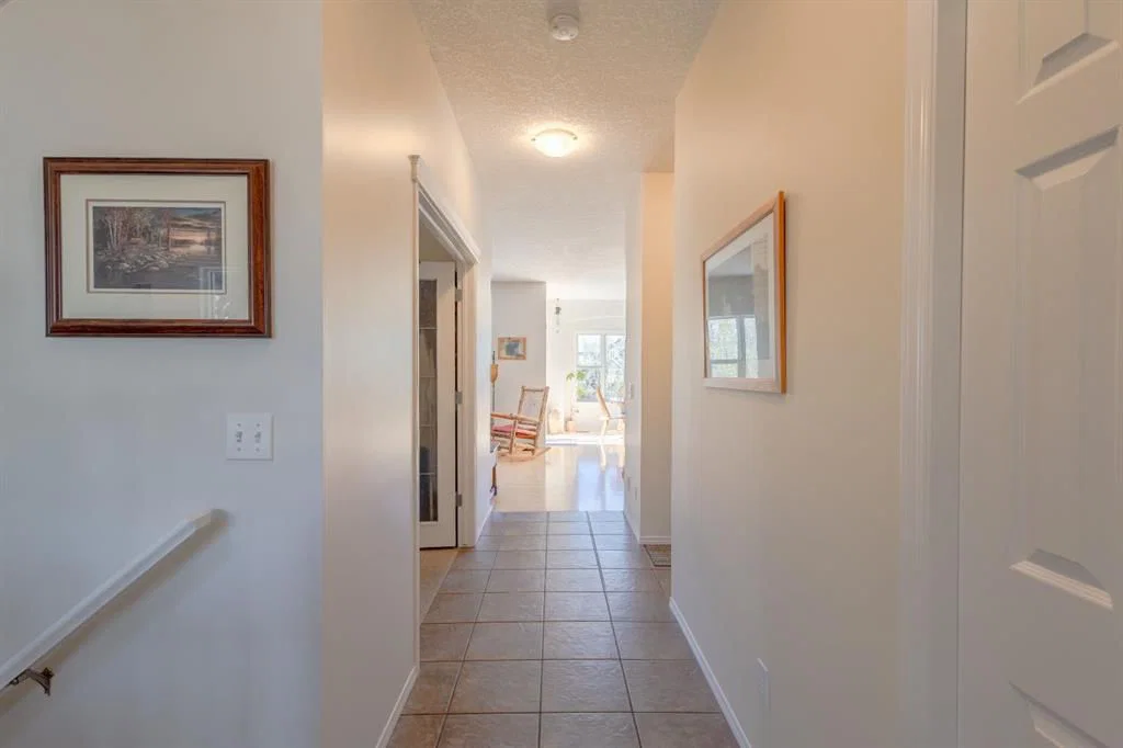 125 Rockborough Green NW, Calgary — photo 5 of 38
