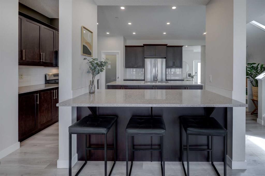 468 Livingston View NE, Calgary — photo 4 of 46