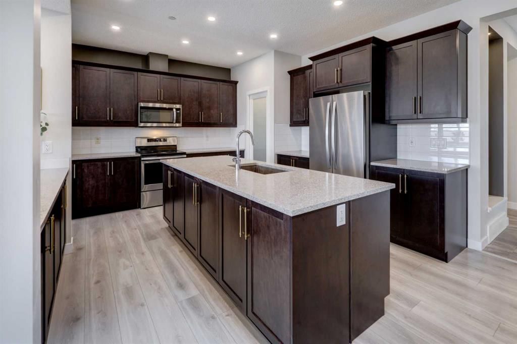 468 Livingston View NE, Calgary — photo 5 of 46