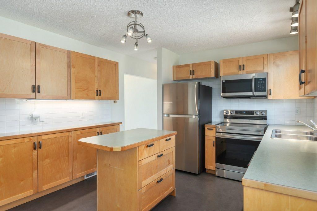 3447 Bonita Crescent NW, Calgary — photo 5 of 46