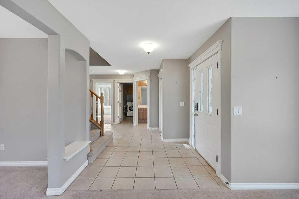 8 Valley Creek Crescent NW, Calgary — photo 3 of 47
