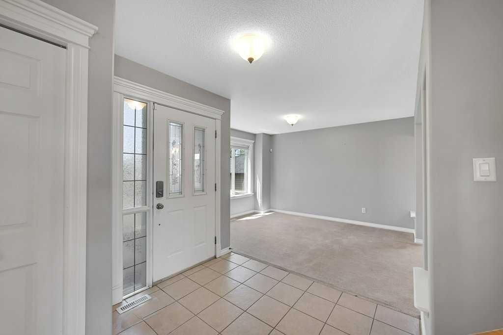 8 Valley Creek Crescent NW, Calgary — photo 4 of 47