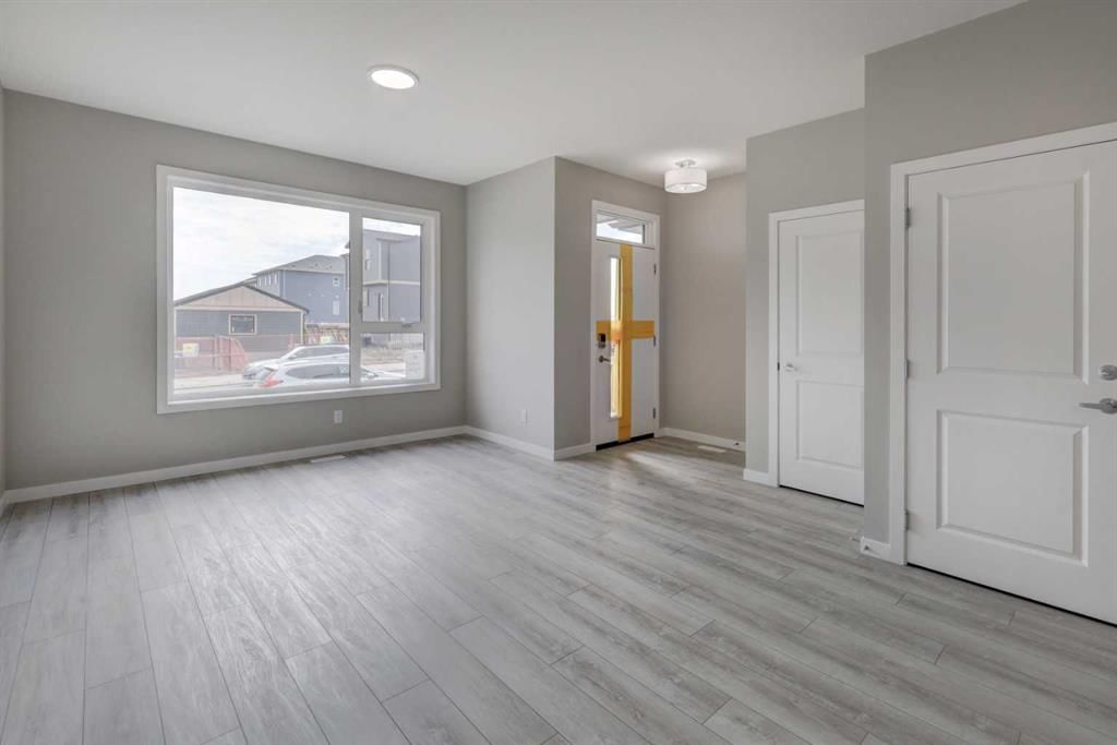 51 lewisburg Manor NE, Calgary — photo 4 of 40