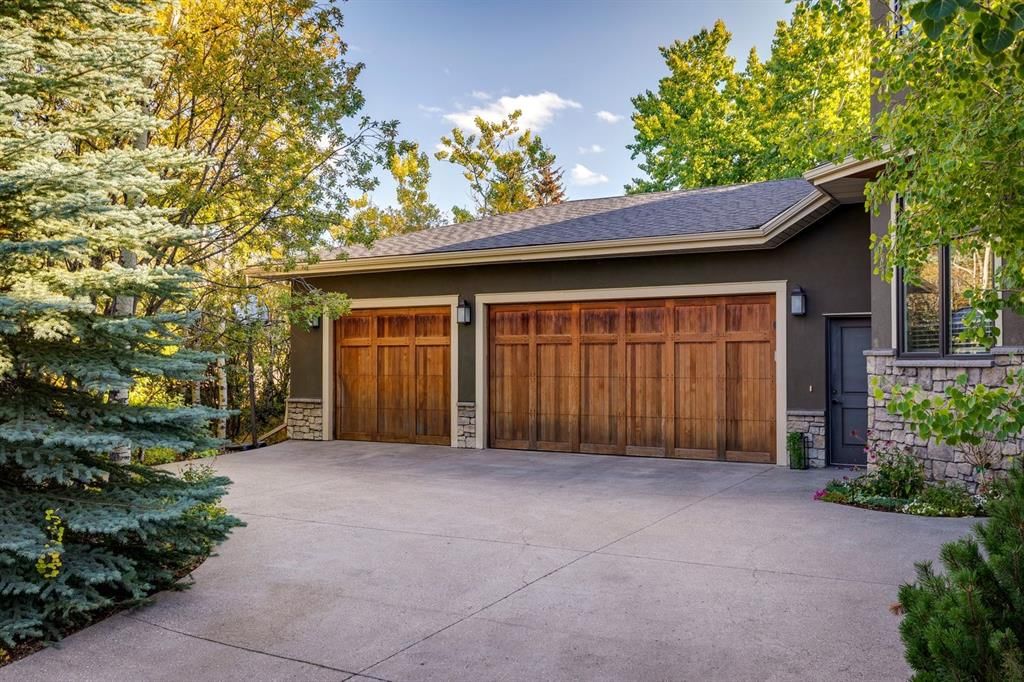 124 Posthill Drive SW, Calgary — photo 5 of 50