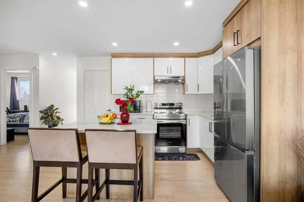 123 Radley Place SE, Calgary — photo 5 of 42