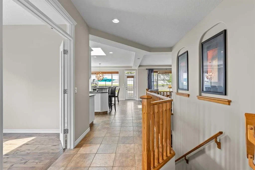 25 Panamount Green NW, Calgary — photo 3 of 50