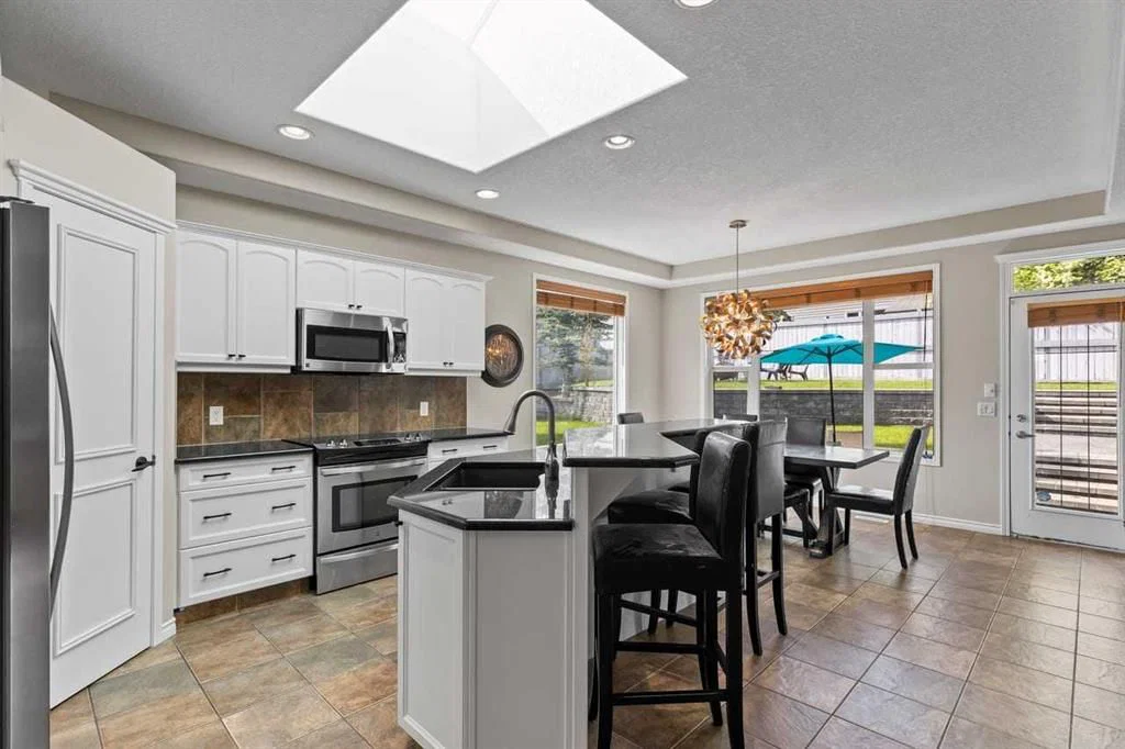 25 Panamount Green NW, Calgary — photo 5 of 50