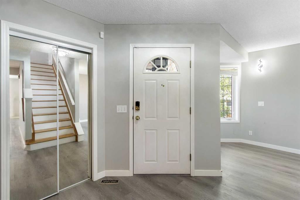 40 Mt Assiniboine Circle SE, Calgary — photo 4 of 44