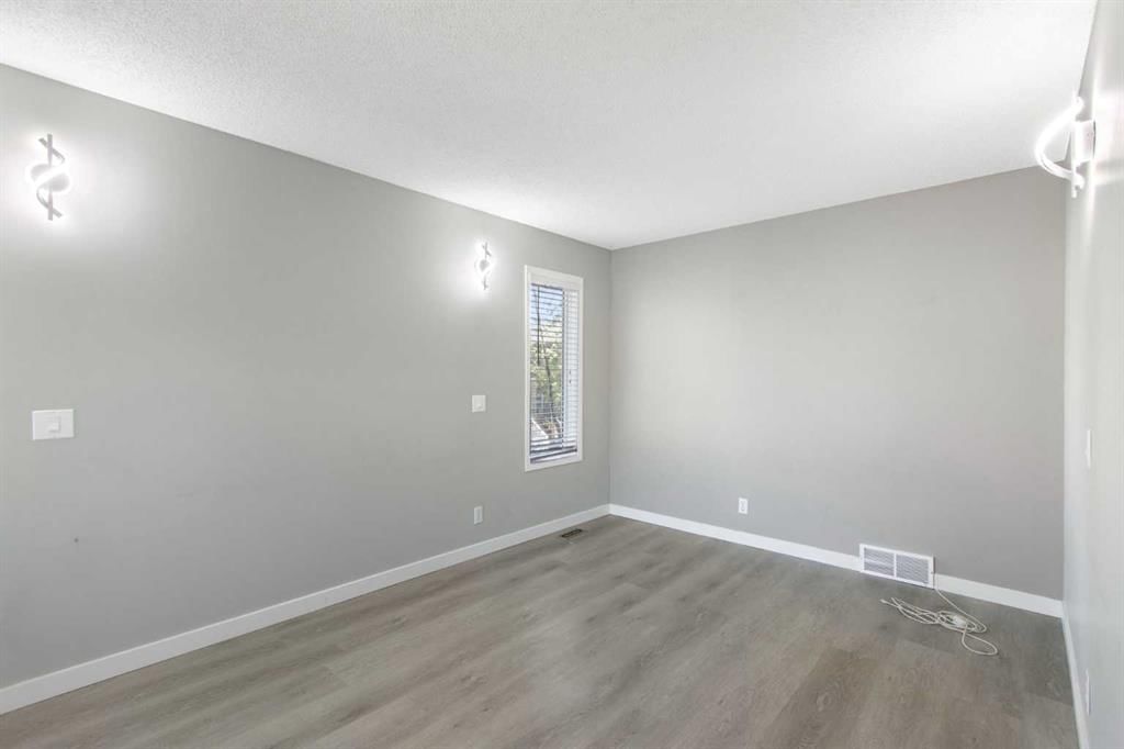 40 Mt Assiniboine Circle SE, Calgary — photo 5 of 44