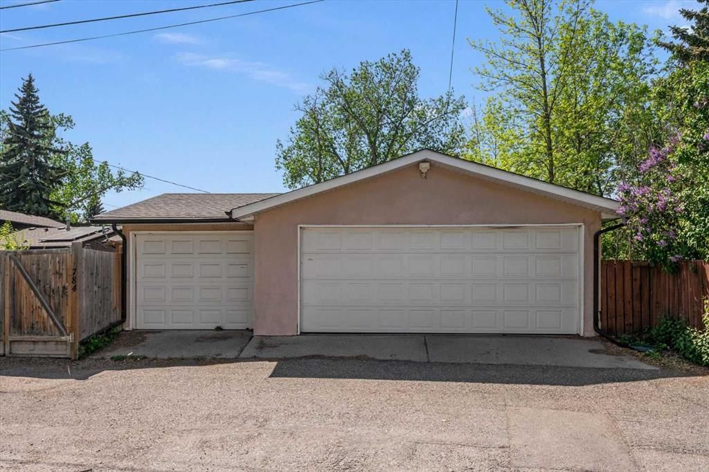 784 Acadia Drive SE, Calgary — photo 2 of 44