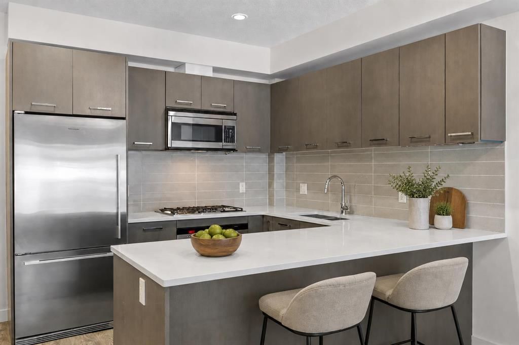102, 323 20 Avenue SW, Calgary — photo 3 of 37