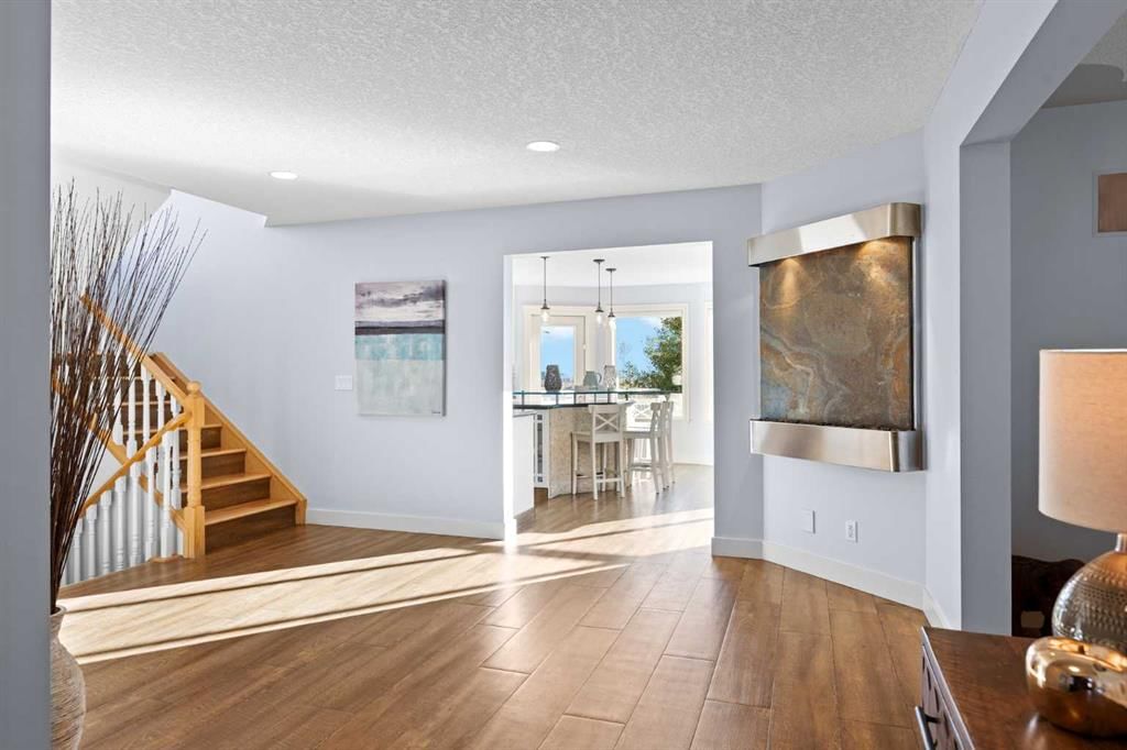 366 Patterson Boulevard SW, Calgary — photo 4 of 50
