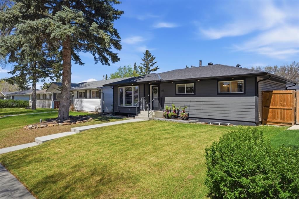 87 Armstrong Crescent SE, Calgary — photo 2 of 46