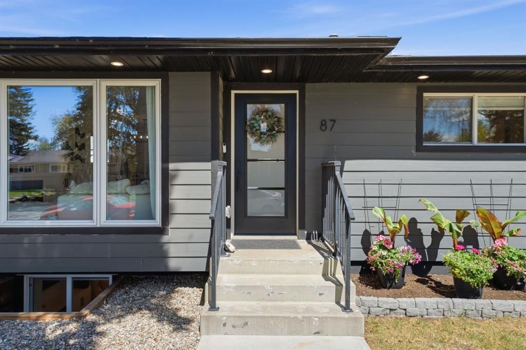 87 Armstrong Crescent SE, Calgary — photo 3 of 46