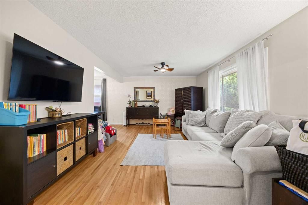 3023 13 Avenue SW, Calgary — photo 5 of 38