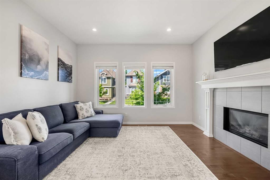 393 Marquis Heights SE, Calgary — photo 4 of 50