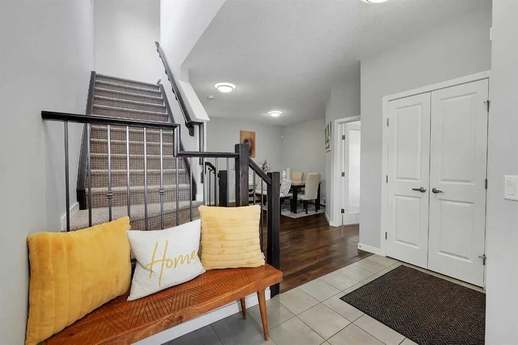 216 Carringvue Manor NW, Calgary — photo 4 of 50
