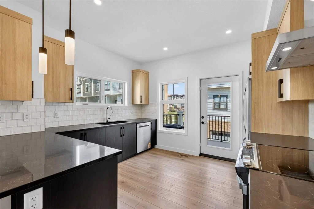 619 Mahogany Road SE, Calgary — photo 3 of 15