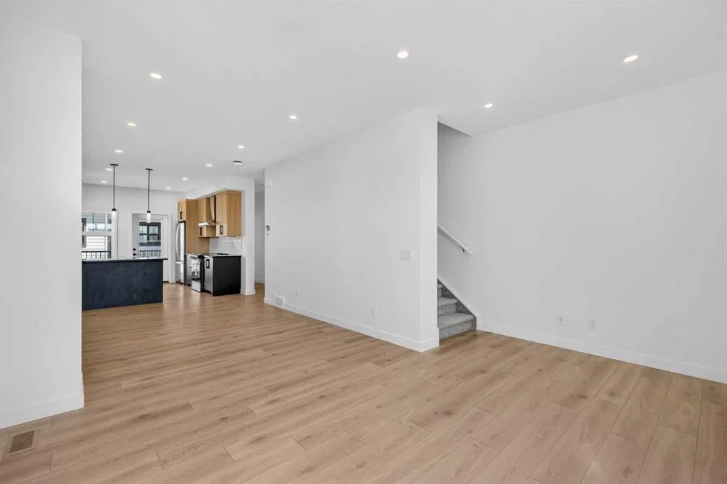 619 Mahogany Road SE, Calgary — photo 5 of 15