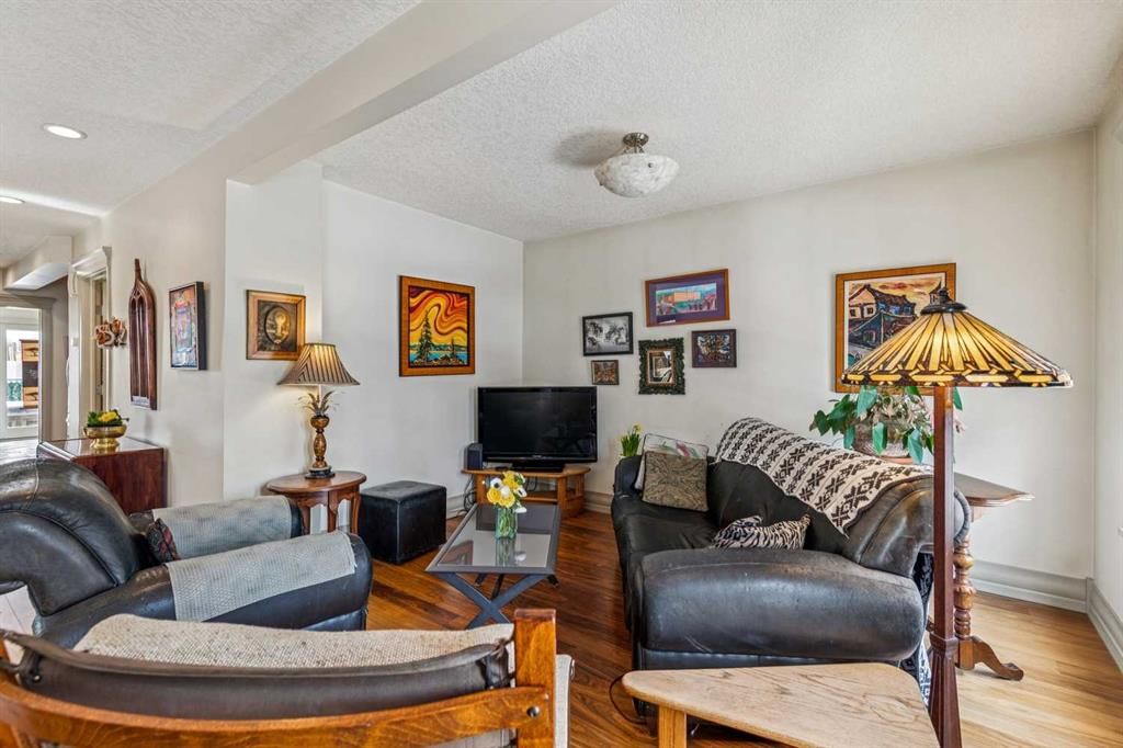 515 7 Street NE, Calgary — photo 3 of 44