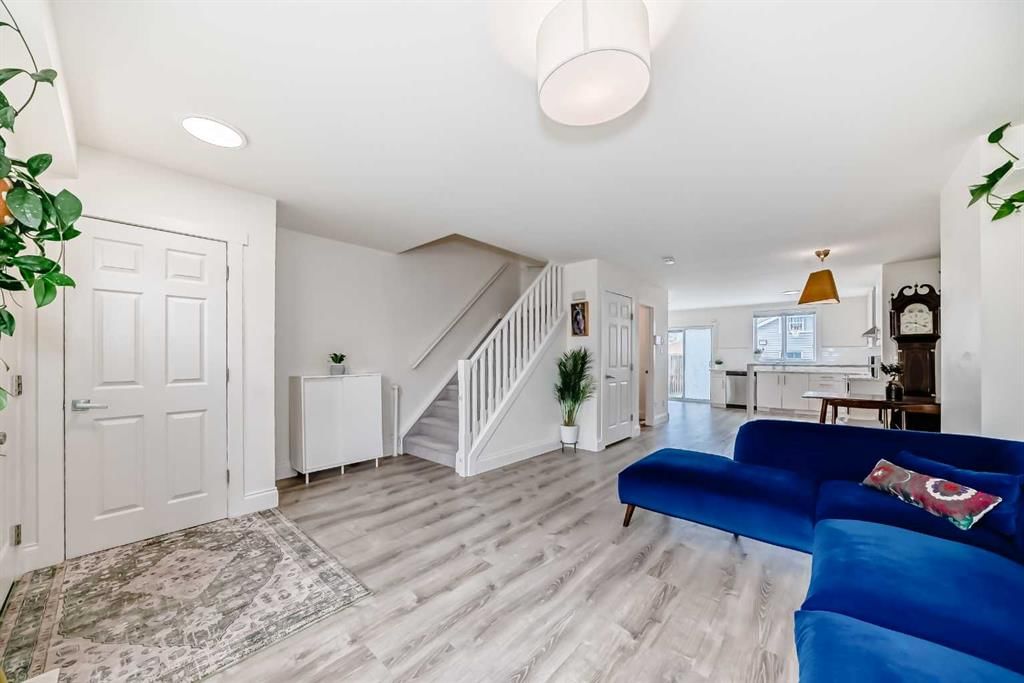 7608 21 Street SE, Calgary — photo 4 of 45